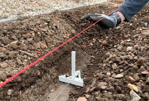 ein weißer Sensor in braunem Substrat